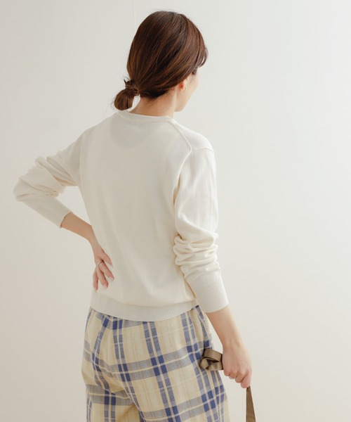 URBAN RESEARCH DOORS(アーバンリサーチドアーズ)の「オーガニックコットンクルーネックプルオーバー(ニット/セーター・レディース・オフホワイト/ネイビー/グリーン系その他/イエロー系その他・MEDIUM)」の9枚目の写真