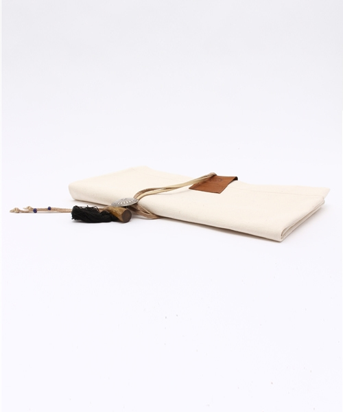 Kastane(カスタネ)の「【UANDMI31WORK】コンチョクラッチ(クラッチバッグ・レディース・アイボリー/カーキ・FREE)」の4枚目の写真