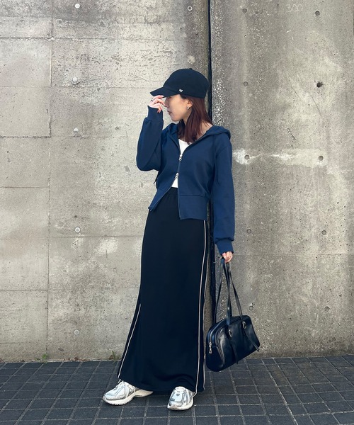 ISOOK（アイスー）の「【ISOOK / アイスー】サイドラインジャージスカート / タイトスカート ロング ラインスカート Iライン ZOZOTOWN限定（スカート・レディース・ホワイト/ブラック/チャコールグレー・FREE）」の14枚目の写真