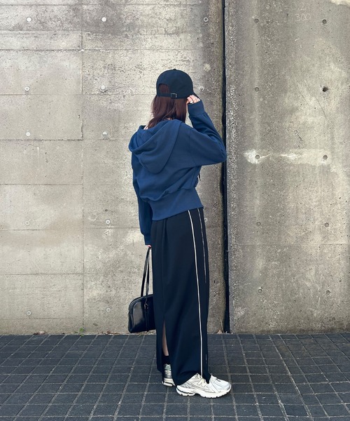 ISOOK（アイスー）の「【ISOOK / アイスー】サイドラインジャージスカート / タイトスカート ロング ラインスカート Iライン ZOZOTOWN限定（スカート・レディース・ホワイト/ブラック/チャコールグレー・FREE）」の15枚目の写真