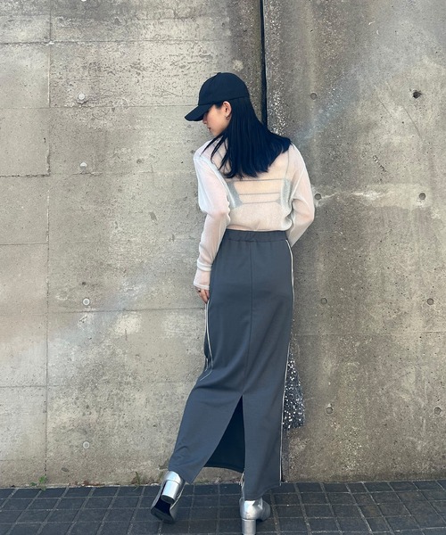 ISOOK（アイスー）の「【ISOOK / アイスー】サイドラインジャージスカート / タイトスカート ロング ラインスカート Iライン ZOZOTOWN限定（スカート・レディース・ホワイト/ブラック/チャコールグレー・FREE）」の17枚目の写真