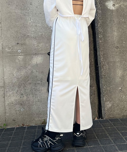 ISOOK（アイスー）の「【ISOOK / アイスー】サイドラインジャージスカート / タイトスカート ロング ラインスカート Iライン ZOZOTOWN限定（スカート・レディース・ホワイト/ブラック/チャコールグレー・FREE）」の13枚目の写真