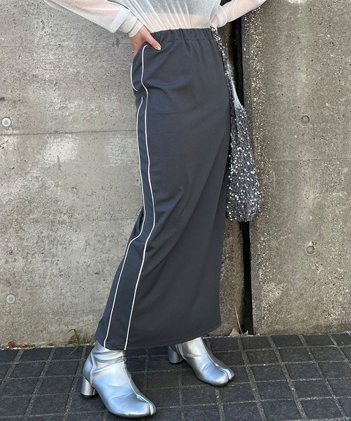 ISOOK（アイスー）の「【ISOOK / アイスー】サイドラインジャージスカート / タイトスカート ロング ラインスカート Iライン ZOZOTOWN限定（スカート・レディース・ホワイト/ブラック/チャコールグレー・FREE）」の7枚目の写真