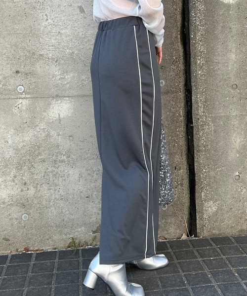 ISOOK（アイスー）の「【ISOOK / アイスー】サイドラインジャージスカート / タイトスカート ロング ラインスカート Iライン ZOZOTOWN限定（スカート・レディース・ホワイト/ブラック/チャコールグレー・FREE）」の8枚目の写真