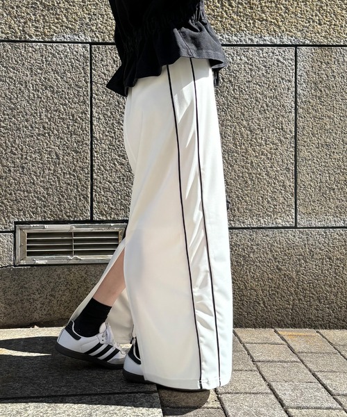 ISOOK（アイスー）の「【ISOOK / アイスー】サイドラインジャージスカート / タイトスカート ロング ラインスカート Iライン ZOZOTOWN限定（スカート・レディース・ホワイト/ブラック/チャコールグレー・FREE）」の12枚目の写真