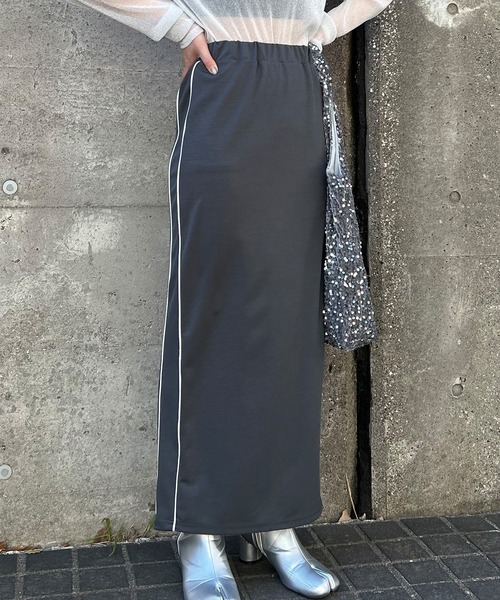 ISOOK（アイスー）の「【ISOOK / アイスー】サイドラインジャージスカート / タイトスカート ロング ラインスカート Iライン ZOZOTOWN限定（スカート・レディース・ホワイト/ブラック/チャコールグレー・FREE）」の4枚目の写真