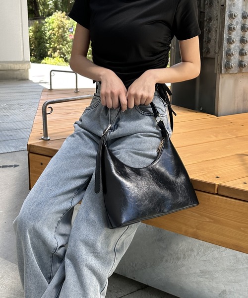 Silly（シリー）の「【オールシーズン使える！】ソフトシンプルハンドバッグ（ハンドバッグ・レディース・ブラック・FREE）」の8枚目の写真