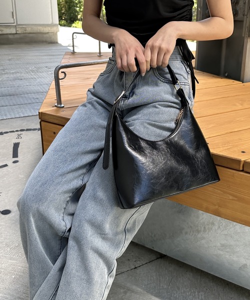 Silly（シリー）の「【オールシーズン使える！】ソフトシンプルハンドバッグ（ハンドバッグ・レディース・ブラック・FREE）」の7枚目の写真