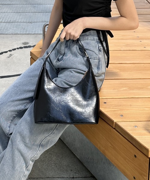 Silly（シリー）の「【オールシーズン使える！】ソフトシンプルハンドバッグ（ハンドバッグ・レディース・ブラック・FREE）」の6枚目の写真