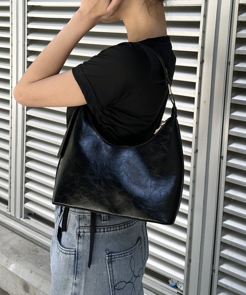 Silly（シリー）の「【オールシーズン使える！】ソフトシンプルハンドバッグ（ハンドバッグ・レディース・ブラック・FREE）」の5枚目の写真