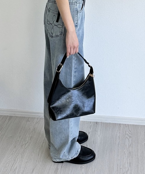 Silly（シリー）の「【オールシーズン使える！】ソフトシンプルハンドバッグ（ハンドバッグ・レディース・ブラック・FREE）」の11枚目の写真