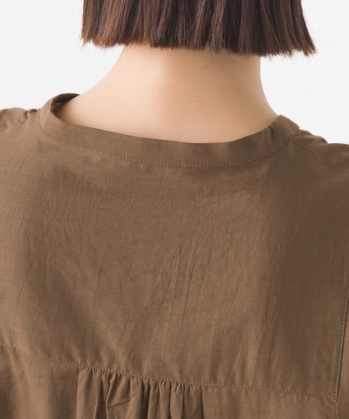 OMNES(オムネス)の「コットンボイルフレンチスリーブフレアシャツ(シャツ/ブラウス・レディース・ブラウン/ベージュ/ブラック/ホワイト/グリーン/ブルー・FREE)」の10枚目の写真