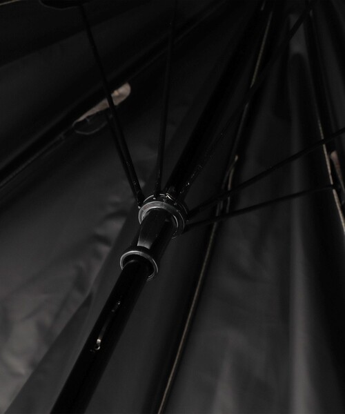 green label relaxing（グリーンレーベルリラクシング）の「バンブーハンドル 2  日傘 -晴雨兼用-（長傘・レディース・グレー/ベージュ・FREE）」の6枚目の写真