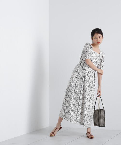 N.（N. Natural Beauty Basic）（エヌエヌナチュラルビューティーベーシック）の「◆スクエアネックプリントワンピース《S Size Line》（ワンピース・レディース・グリーン系その他/ブラック系その他/オフホワイト・SMALL/MEDIUM）」の2枚目の写真