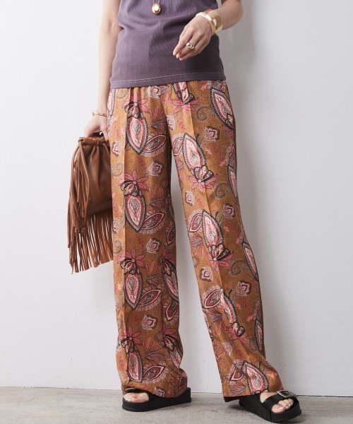 CHIC STYLE(シックスタイル)の「<大きいサイズ>エスニックプリントリラックスパンツ シックスタイル(その他パンツ・レディース・グリーン系/モカ・L/5L/4L/3L/LL)」の1枚目の写真