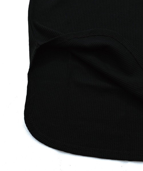 Revo.（レボ）の「ワッフル 裾ラウンド タンクトップ レイヤード ロング丈（タンクトップ・メンズ・ホワイト/ブラック/グレー・M/L）」の9枚目の写真