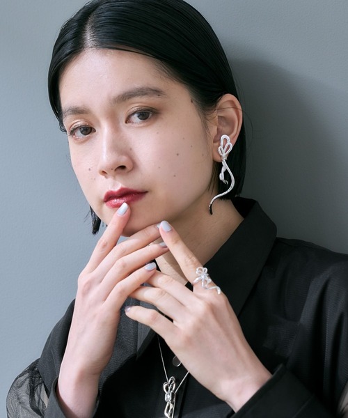 HARE（ハレ）の「ムスビモチーフピアス(HARE)（ピアス（両耳用）・レディース・シルバー・FREE）」の3枚目の写真