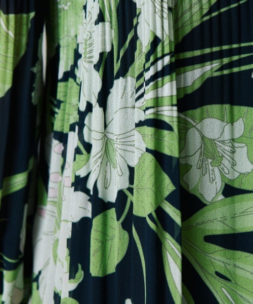 Sov. / フラワーシフォンプリーツブラウス