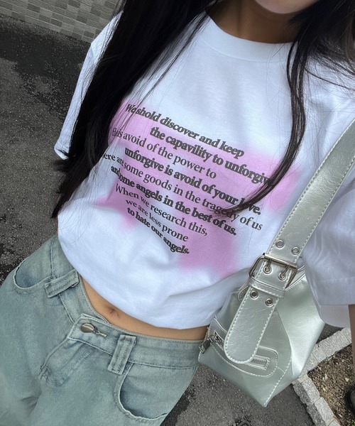 fiere(フィエール)の「リボンレタリング半袖Tシャツ(Tシャツ/カットソー・レディース・ホワイト/A/B/D/E/C・L/M/S/XL/X-SMALL/SMALL/MEDIUM/LARGE)」の1枚目の写真