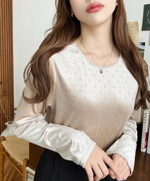 moment+(モーメントプラス)の「ラインストーンシャイニーベロアトップス(Tシャツ/カットソー・レディース・ブラック/ピンク/チャコールグレー/グレイッシュベージュ・M)」の11枚目の写真