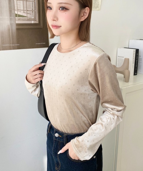 moment+(モーメントプラス)の「ラインストーンシャイニーベロアトップス(Tシャツ/カットソー・レディース・ブラック/ピンク/チャコールグレー/グレイッシュベージュ・M)」の12枚目の写真