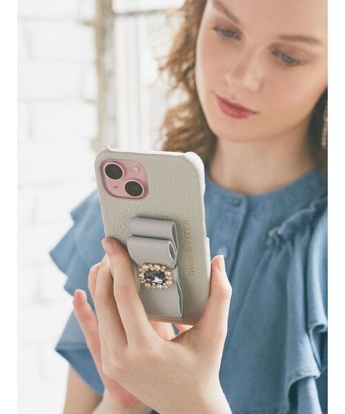 Maison de FLEUR(メゾンドフルール)の「リボンビジューアイフォン15ケース(スマホケース/カバー・レディース・ブラック/ピンクベージュ/ブルー系その他7・FREE)」の15枚目の写真