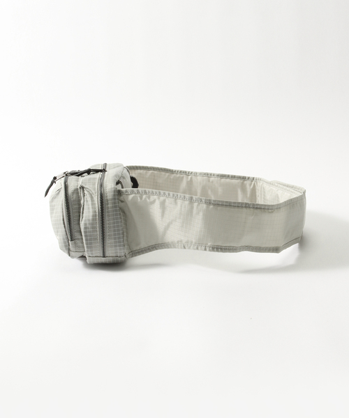JOURNAL STANDARD(ジャーナルスタンダード)の「BOILER ROOM / ボイラールーム CROSS BODY BAG(ボディバッグ/ウエストポーチ・メンズ・チャコールグレー/ブラック・FREE)」の3枚目の写真