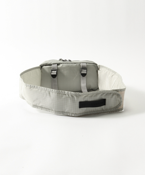 JOURNAL STANDARD(ジャーナルスタンダード)の「BOILER ROOM / ボイラールーム CROSS BODY BAG(ボディバッグ/ウエストポーチ・メンズ・チャコールグレー/ブラック・FREE)」の4枚目の写真