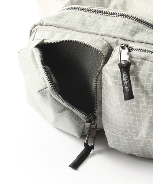 JOURNAL STANDARD(ジャーナルスタンダード)の「BOILER ROOM / ボイラールーム CROSS BODY BAG(ボディバッグ/ウエストポーチ・メンズ・チャコールグレー/ブラック・FREE)」の10枚目の写真