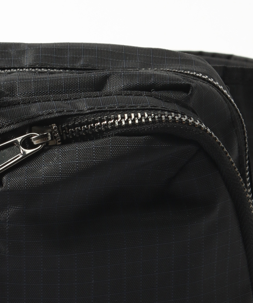 JOURNAL STANDARD(ジャーナルスタンダード)の「BOILER ROOM / ボイラールーム CROSS BODY BAG(ボディバッグ/ウエストポーチ・メンズ・チャコールグレー/ブラック・FREE)」の20枚目の写真