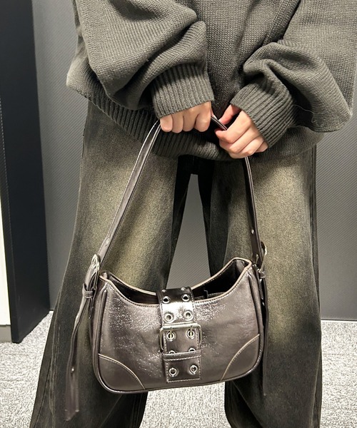 WEGO（ウィゴー）の「WEGO/マルチWAYハーフムーンベルトバッグ（ハンドバッグ・レディース・ワイン/ブラック/オフホワイト/シルバー/ブラウン/ダークブラウン/ブラック系その他/その他1/ブルー系その他/サックスブルー/ピンク/キャメル/その他2/その他6/その他4/その他3/その他5・FREE）」の13枚目の写真