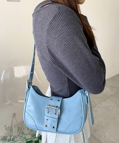 WEGO（ウィゴー）の「WEGO/マルチWAYハーフムーンベルトバッグ（ハンドバッグ・レディース・ワイン/ブラック/オフホワイト/シルバー/ブラウン/ダークブラウン/ブラック系その他/その他1/ブルー系その他/サックスブルー/ピンク/キャメル/その他2/その他6/その他4/その他3/その他5・FREE）」の7枚目の写真