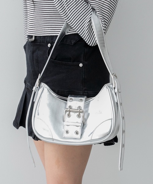 WEGO（ウィゴー）の「WEGO/マルチWAYハーフムーンベルトバッグ（ハンドバッグ・レディース・ワイン/ブラック/オフホワイト/シルバー/ブラウン/ダークブラウン/ブラック系その他/その他1/ブルー系その他/サックスブルー/ピンク/キャメル/その他2/その他6/その他4/その他3/その他5・FREE）」の12枚目の写真