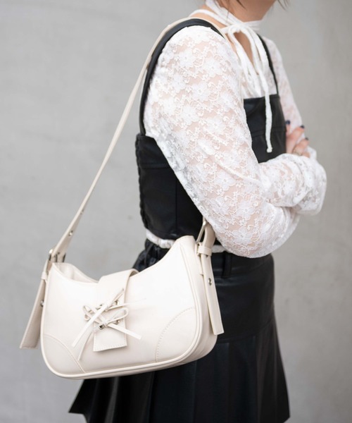 WEGO（ウィゴー）の「WEGO/マルチWAYハーフムーンベルトバッグ（ハンドバッグ・レディース・ワイン/ブラック/オフホワイト/シルバー/ブラウン/ダークブラウン/ブラック系その他/その他1/ブルー系その他/サックスブルー/ピンク/キャメル/その他2/その他6/その他4/その他3/その他5・FREE）」の21枚目の写真