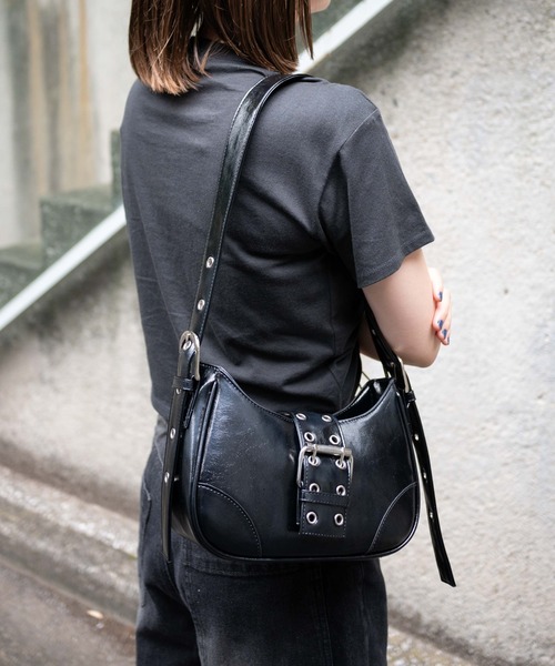 WEGO（ウィゴー）の「WEGO/マルチWAYハーフムーンベルトバッグ（ハンドバッグ・レディース・ワイン/ブラック/オフホワイト/シルバー/ブラウン/ダークブラウン/ブラック系その他/その他1/ブルー系その他/サックスブルー/ピンク/キャメル/その他2/その他6/その他4/その他3/その他5・FREE）」の18枚目の写真