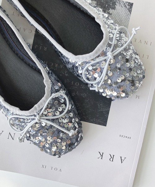 AS KNOW AS plus（アズノゥアズプラス）の「スパンコールバレエシューズ（パンプス・レディース・ブラック/シルバー・M/L）」の4枚目の写真
