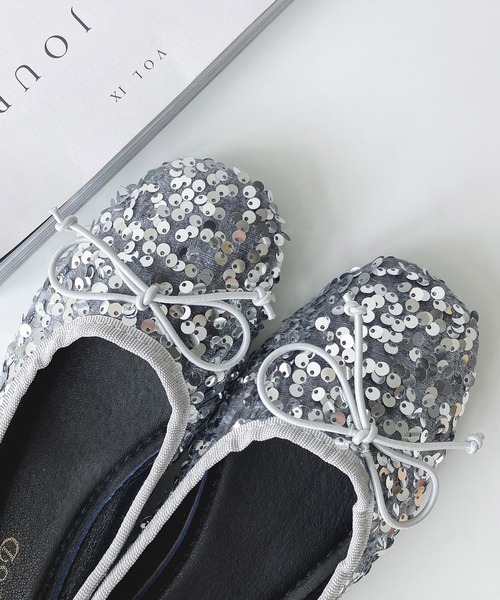 AS KNOW AS plus（アズノゥアズプラス）の「スパンコールバレエシューズ（パンプス・レディース・ブラック/シルバー・M/L）」の5枚目の写真