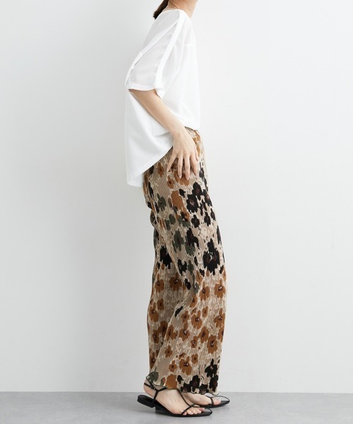 nissen（ニッセン）の「フラワー柄クリスタルプリーツパンツ（その他パンツ・レディース・ベージュ系/ブルー系/ブラウン系・M/L）」の8枚目の写真