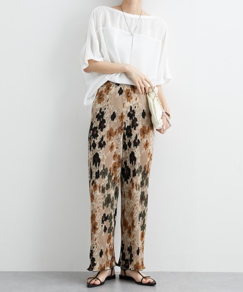 nissen（ニッセン）の「フラワー柄クリスタルプリーツパンツ（その他パンツ・レディース・ベージュ系/ブルー系/ブラウン系・M/L）」の9枚目の写真