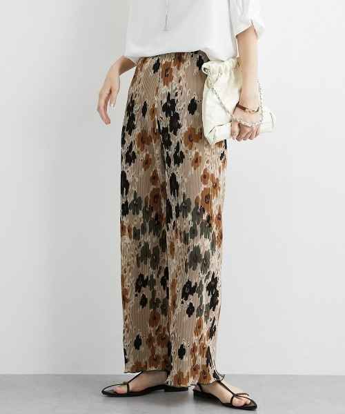 nissen（ニッセン）の「フラワー柄クリスタルプリーツパンツ（その他パンツ・レディース・ベージュ系/ブルー系/ブラウン系・M/L）」の4枚目の写真