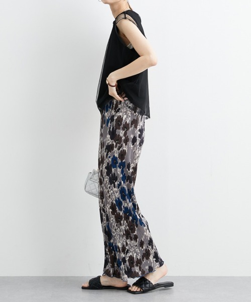 nissen（ニッセン）の「フラワー柄クリスタルプリーツパンツ（その他パンツ・レディース・ベージュ系/ブルー系/ブラウン系・M/L）」の12枚目の写真