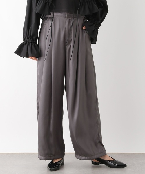 LEPSIM(レプシィム)の「2タック光沢パンツ 125331(その他パンツ・レディース・ブラウン/ブラック/チャコールグレー・FREE)」の2枚目の写真
