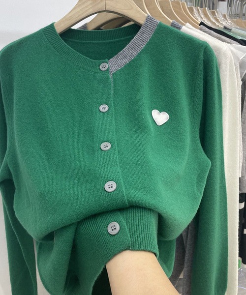 deux amour（ドゥーザムール）の「ワンポイントハート刺しゅうニットカーディガン（カーディガン/ボレロ・レディース・グレー/グリーン/ホワイト・FREE）」の10枚目の写真