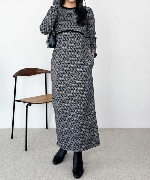 nelliy.(ネルリー)の「フラワージャカードパイピングワンピース(ワンピース・レディース・ブラック・MEDIUM/LARGE)」の4枚目の写真