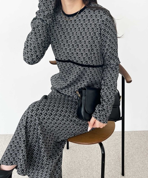 nelliy.(ネルリー)の「フラワージャカードパイピングワンピース(ワンピース・レディース・ブラック・MEDIUM/LARGE)」の2枚目の写真