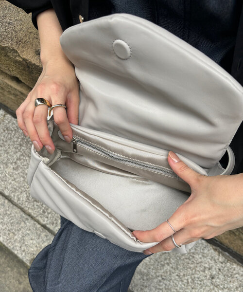 DouDou(ドゥドゥ)の「パデットロールバッグ(ショルダーバッグ・レディース・ブラック/グレー/キャメル・FREE)」の20枚目の写真