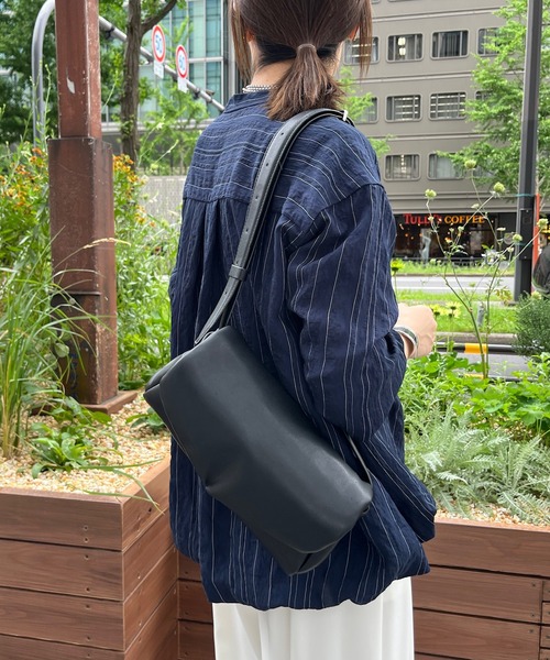 DouDou(ドゥドゥ)の「パデットロールバッグ(ショルダーバッグ・レディース・ブラック/グレー/キャメル・FREE)」の4枚目の写真