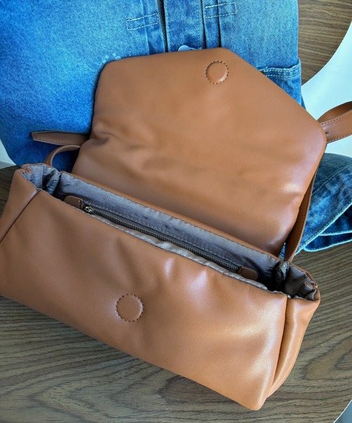 DouDou(ドゥドゥ)の「パデットロールバッグ(ショルダーバッグ・レディース・ブラック/グレー/キャメル・FREE)」の8枚目の写真