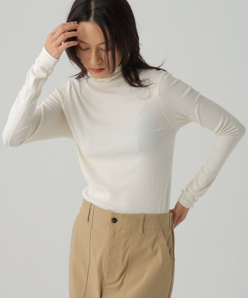 Elura(エルーラ)の「ジンジャーモイストタートル/133670(Tシャツ/カットソー・レディース・グリーン/ライトブルー/チャコールグレー/ホワイト/ブラック/ライトイエロー/ブラック系その他/フューシャピンク・LARGE/SMALL/MEDIUM)」の2枚目の写真