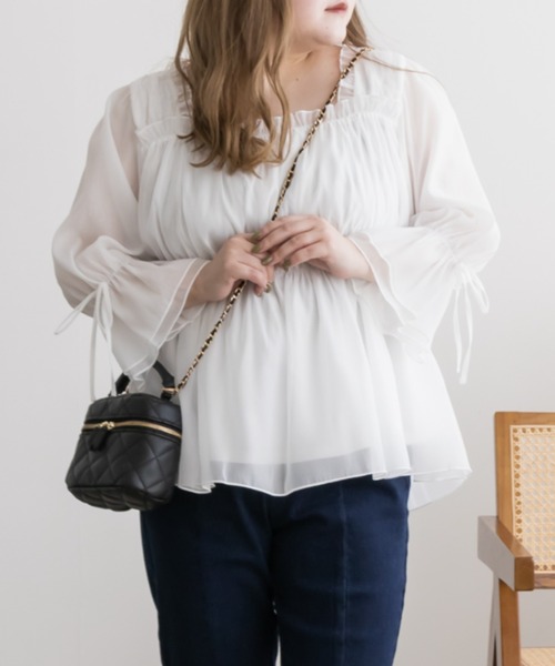 CLETTE(クレット)の「袖リボンフリルシアーブラウス(シャツ/ブラウス・レディース・ブラック/オフホワイト・LL/3L/4L)」の4枚目の写真